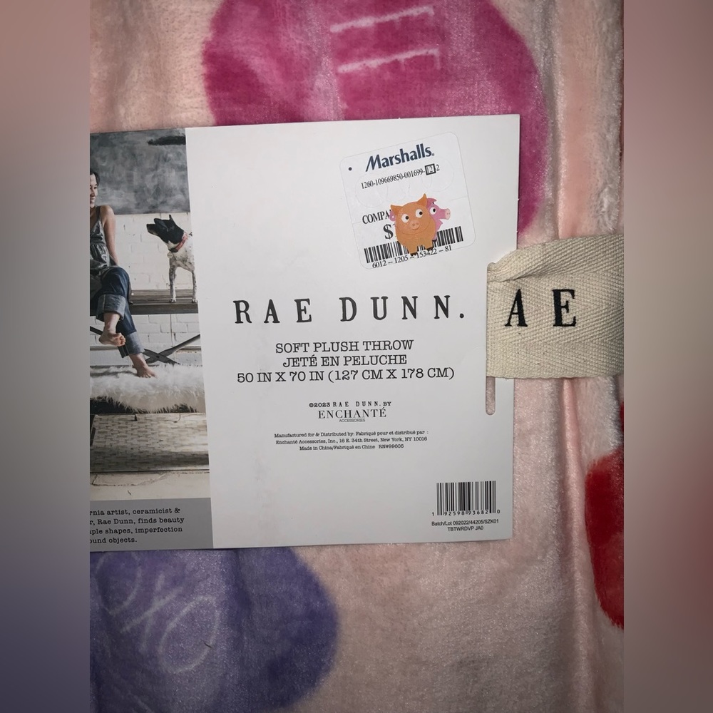 Rae Dunn Conversational Hearts Valentine’s Day Blanket / Throw - Picture 7 of 12